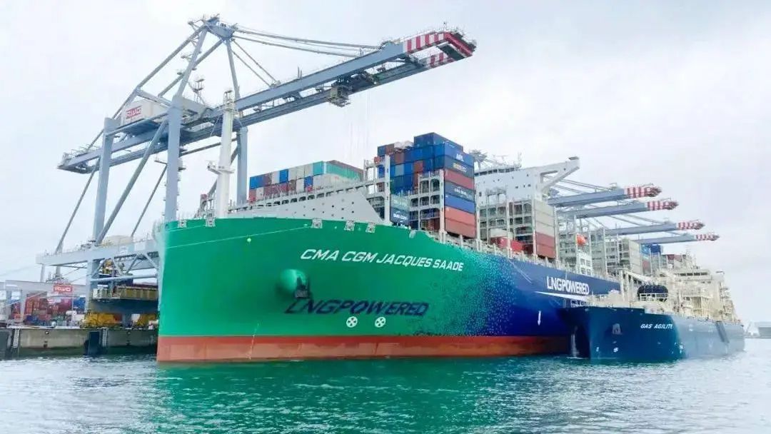 The world's first LNG dual-fuel powered ultra-large container ship (23,000TEU)
